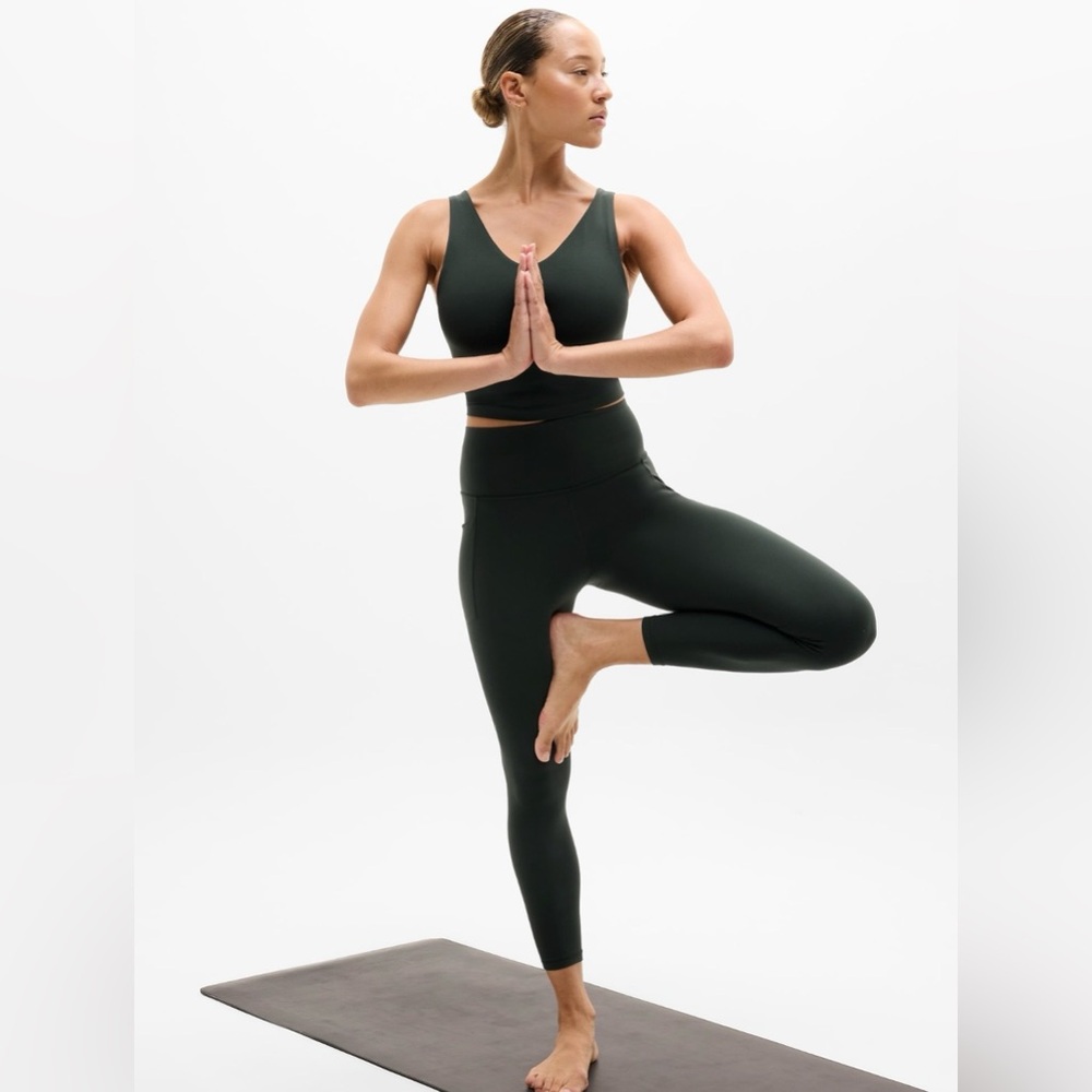 NWOT-Athleta Salutation Stash 7/8 Tight  Small